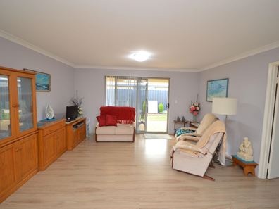 8 Helena Way, Pinjarra WA 6208