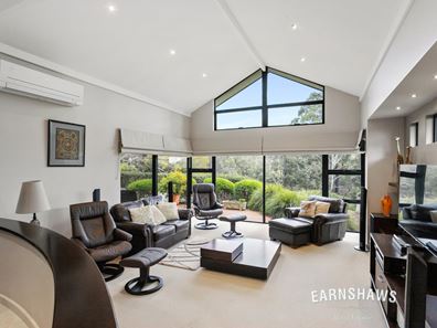 137 Lakeview Drive, Gidgegannup WA 6083