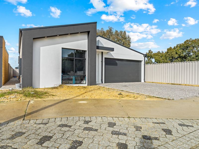 29 Lustre Road, Bennett Springs WA 6063