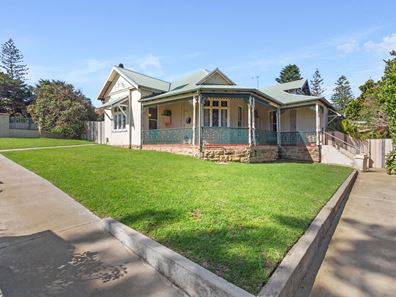 11 Pearse Street, Cottesloe WA 6011