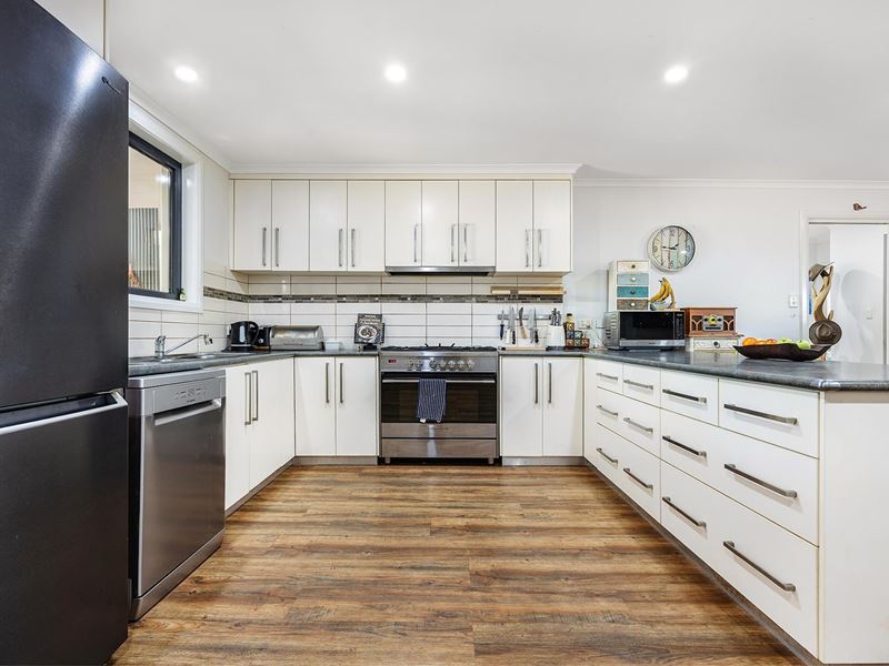 5 Robe Crescent, Dampier WA 6713