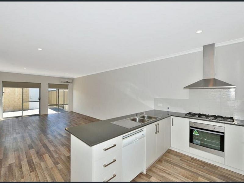 257 Lake Valley Drive, Lakelands WA 6180