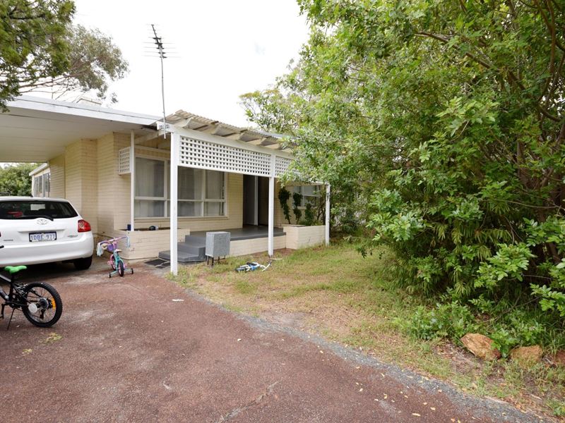 16 Banyard Avenue, Kelmscott WA 6111