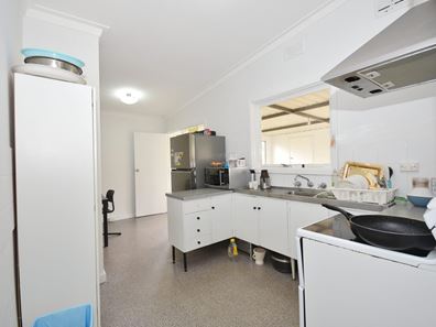 16 Banyard Avenue, Kelmscott WA 6111