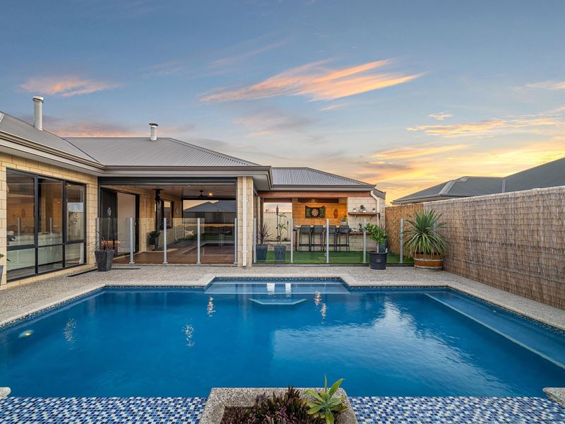 7 Dowerin Circuit, Lakelands