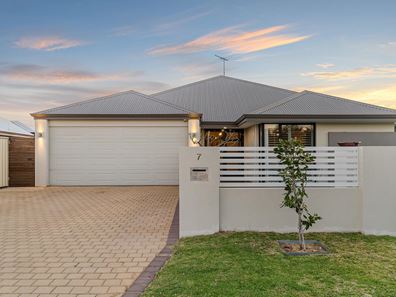 7 Dowerin Circuit, Lakelands WA 6180