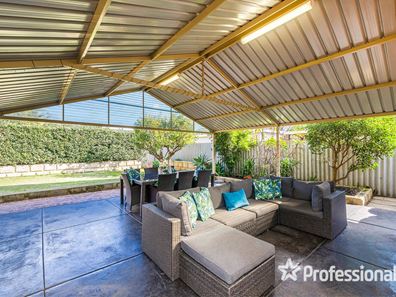 6 Benbullen Blvd, Kingsley WA 6026