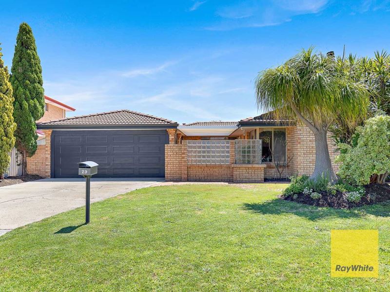 29 Forest Lakes Drive, Thornlie WA 6108