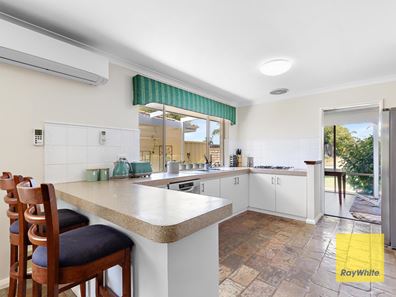 29 Forest Lakes Drive, Thornlie WA 6108