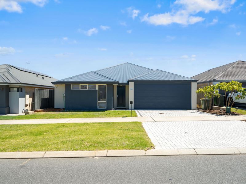 273 Lake Valley Drive, Lakelands