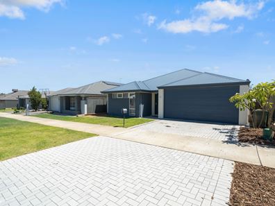 273 Lake Valley Drive, Lakelands WA 6180
