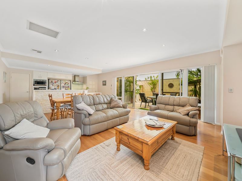25 Lower Keys Drive, Clarkson WA 6030
