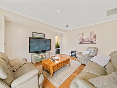 25 Lower Keys Drive, Clarkson WA 6030