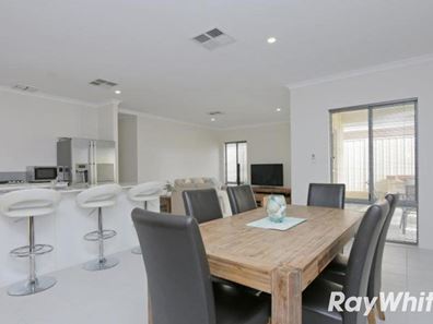 21 Payanna Grange, Lakelands WA 6180