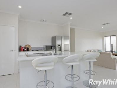 21 Payanna Grange, Lakelands WA 6180