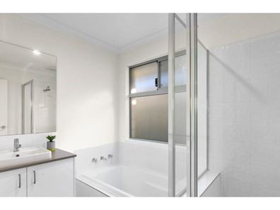 20 Amadeus Way, Success WA 6164