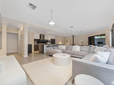 14 Skiptar Grove, Hilbert WA 6112