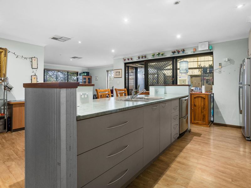 35 Bramley Way, Bibra Lake WA 6163