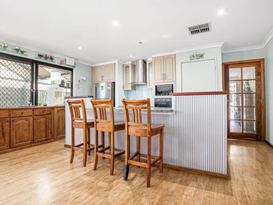 35 Bramley Way, Bibra Lake WA 6163