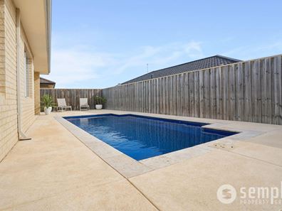 18 Solandri Turn, Halls Head WA 6210