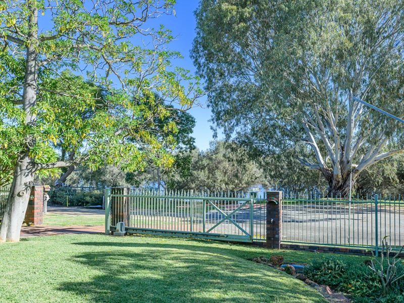 92 Riverside Drive, South Guildford WA 6055