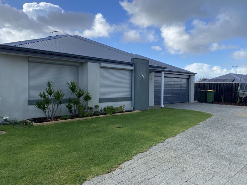 12 Lomatia Ramble, Halls Head WA 6210