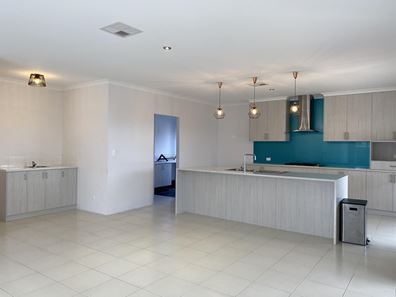 12 Lomatia Ramble, Halls Head WA 6210
