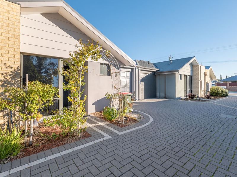 3/4 Balfour Road, Swan View
