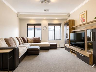 1 Limerick Crescent, Darch WA 6065