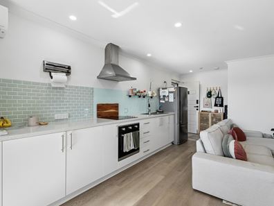 8/2 Doncaster Grange, Butler WA 6036