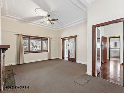 12 Holmfirth Street, Menora WA 6050