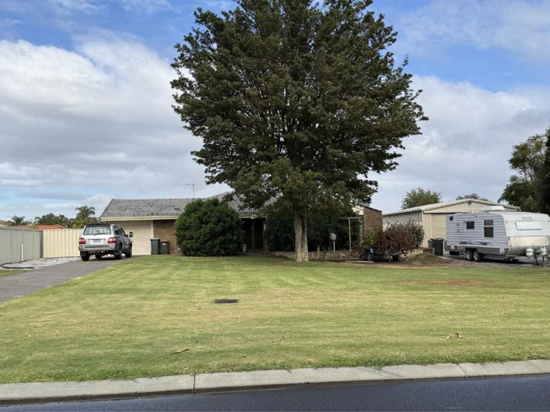 52 Reynolds Road, Forrestfield WA 6058