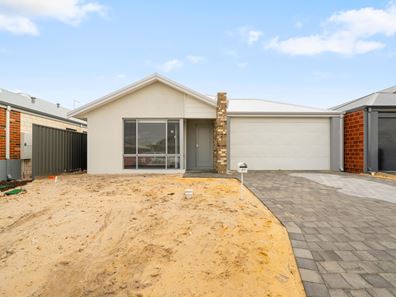 27 Townsend Street, Lakelands WA 6180