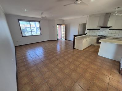 9 Comrie Court, Baynton WA 6714