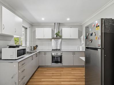 11 Reach Place, Huntingdale WA 6110