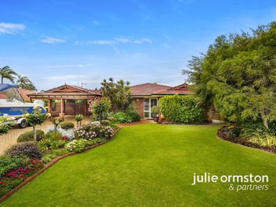 5 Dean Grove, Woodvale WA 6026