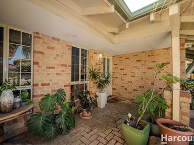 21 Camelot Grove, Carramar WA 6031