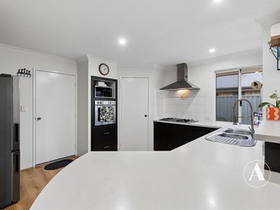 50 Columbia Parkway, Piara Waters WA 6112
