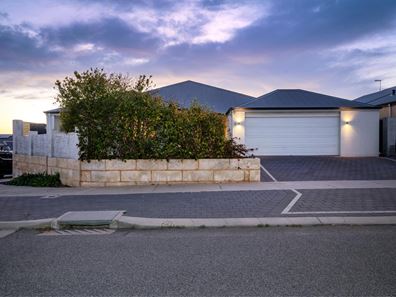 1 Dotterel Green, Jindalee WA 6036