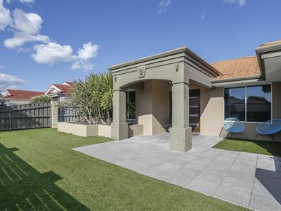 8 Mal Bay Court, Mindarie WA 6030