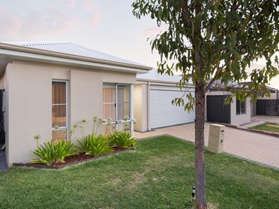 130 Mornington Crescent, Wandi WA 6167