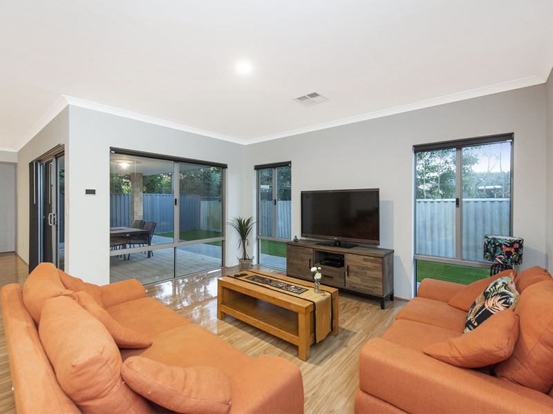 2/305 Daly Street, Belmont