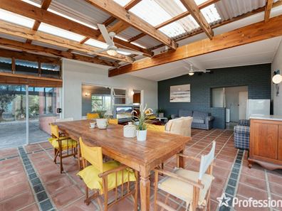 9 Penguin Road, Shoalwater WA 6169