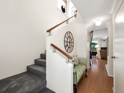 27 Lakefront Circle, The Vines WA 6069