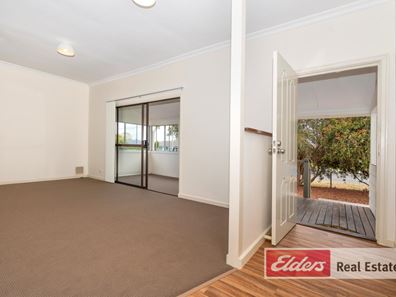 31 Katoomba Street, Orana WA 6330