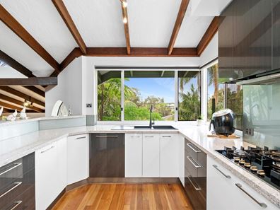 21 Carina Circle, Halls Head WA 6210