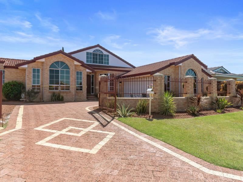 106 Stonehaven Parade, Kinross