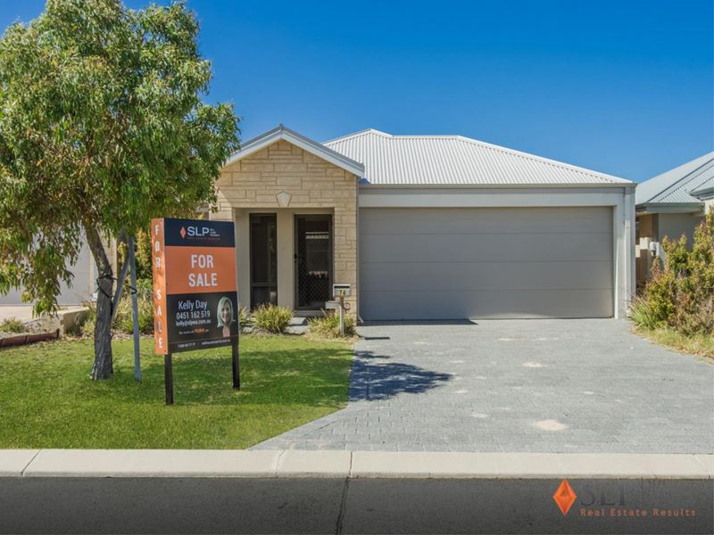 76 Adelong Avenue, Golden Bay