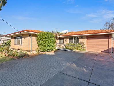 16 Holmwood Way, Embleton WA 6062