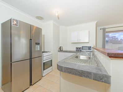 11 Lewis Jones Cross, Stratton WA 6056